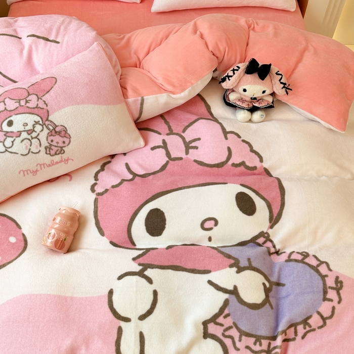 91家纺网 家纺一手货源 找家纺 孩子王家纺 2024新款正版授权三丽鸥库洛米大版卡通学生宿舍双面加厚牛奶绒系列四件套--提供买家秀 少女美乐蒂