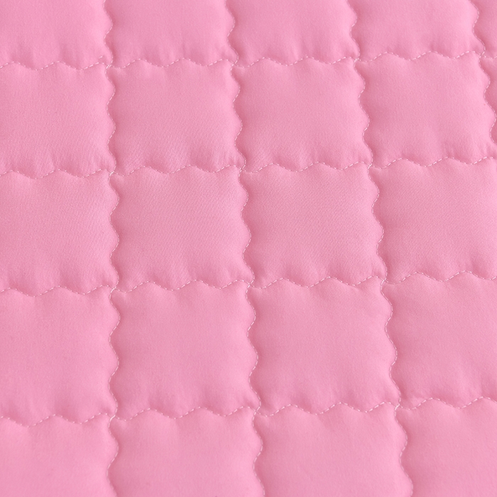 91家纺网 家纺一手货源 找家纺 艾裙海 2025新款90克磨毛夹棉绗缝床裙 粉色