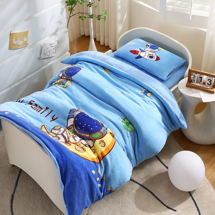 91家纺网 家纺一手货源 找家纺 （总）孩子王家纺 2024新款太空人系列大版双面牛奶绒学生幼儿园系列三件套六件套多件套