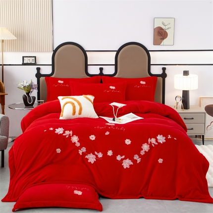 91家纺网 家纺一手货源 找家纺 优姿家纺 2025新款全消光10斤牛奶绒宽边绣花保暖四件套 花季-大红