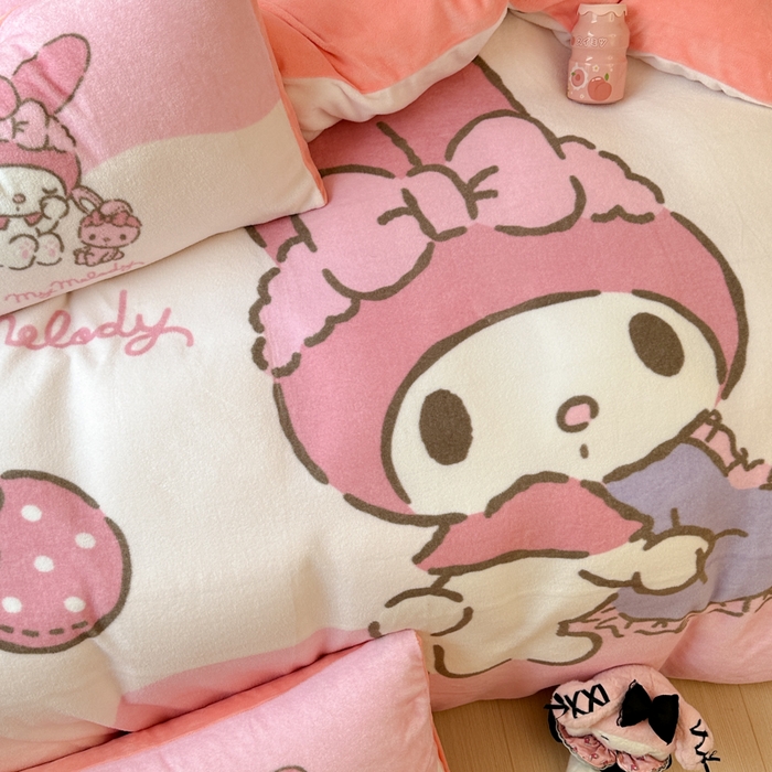91家纺网 家纺一手货源 找家纺 孩子王家纺 2024新款正版授权三丽鸥库洛米大版卡通学生宿舍双面加厚牛奶绒系列四件套--提供买家秀 少女美乐蒂