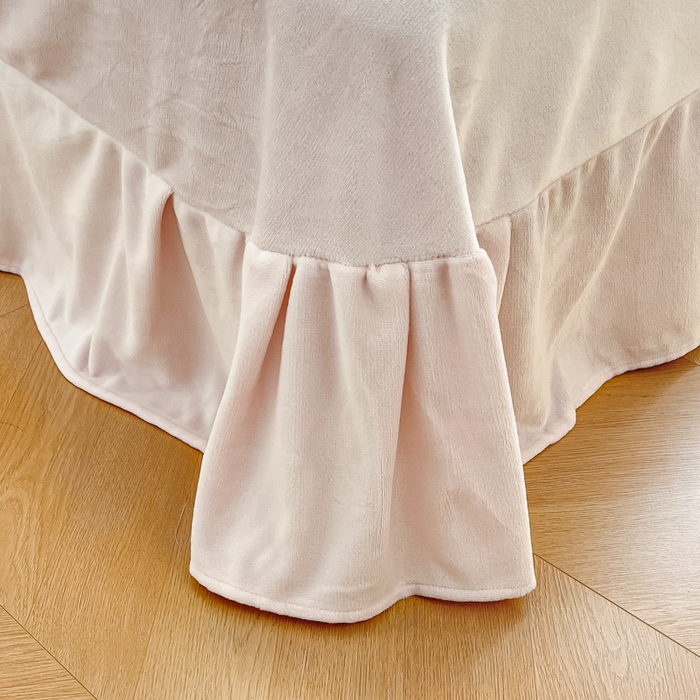 91家纺网 家纺一手货源 找家纺 绘萱家居 2025新款高克重雕花雕印纯色牛奶绒四件套双拼法莱绒珊瑚绒 花开-淡紫粉