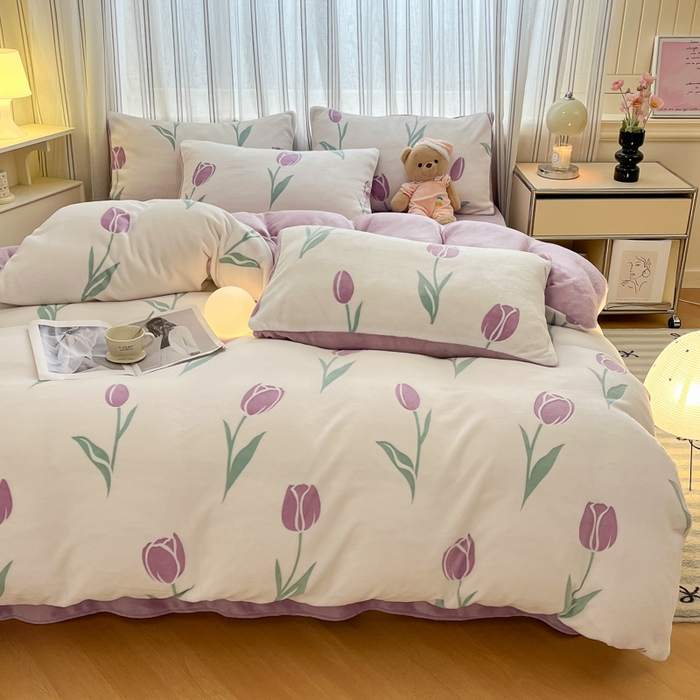 91家纺网 家纺一手货源 找家纺 绘萱家居 2025新款高克重雕花雕印纯色牛奶绒四件套双拼法莱绒珊瑚绒 雕印郁金香-紫