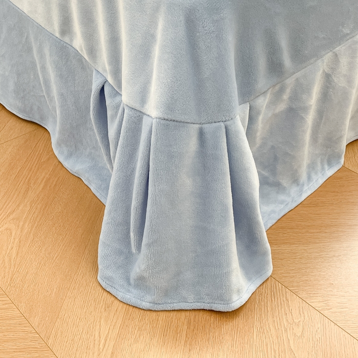 91家纺网 家纺一手货源 找家纺 绘萱家居 2025新款高克重雕花雕印纯色牛奶绒四件套双拼法莱绒珊瑚绒 雕印蝴蝶-浅兰