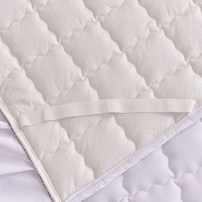 91家纺网 家纺一手货源 找家纺 艾裙海 2025新款90克磨毛夹棉绗缝床裙 米白色