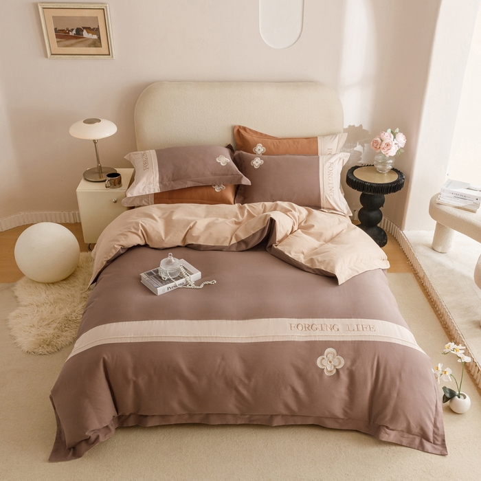 91家纺网 家纺一手货源 找家纺 艾莱家纺 2024新款A类长绒棉条纹提花加厚柔顺磨毛四件套--锦秋系列 锦秋-红咖色