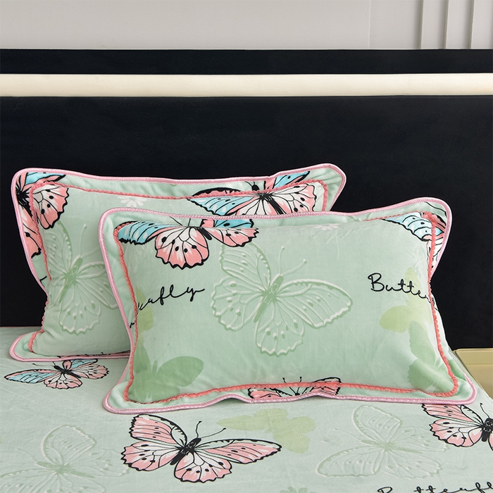 91家纺网 家纺一手货源 找家纺 佳品居 2025新款8斤床裙款牛奶绒四件套 翩翩起舞