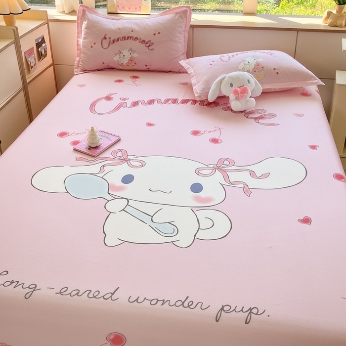 91家纺网 家纺一手货源 找家纺 博雅 2024新款三丽鸥全棉大版印花床笠系列 全棉大版-淘气玉桂狗