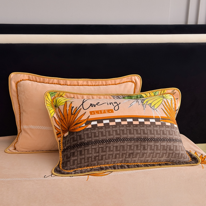 91家纺网 家纺一手货源 找家纺 佳品居 2025新款8斤床裙款牛奶绒四件套 秋意浓