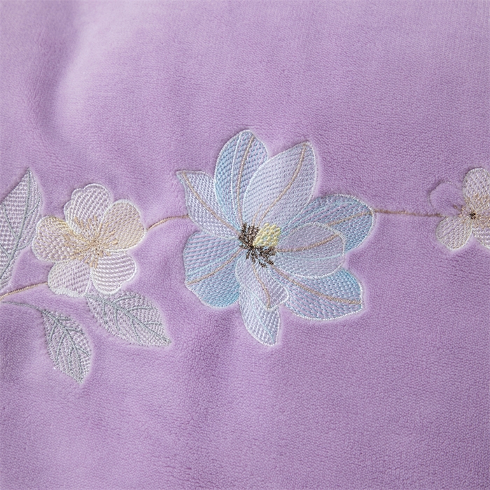 91家纺网 家纺一手货源 找家纺 优姿家纺 2025新款全消光10斤牛奶绒宽边绣花保暖四件套 花季-千代紫