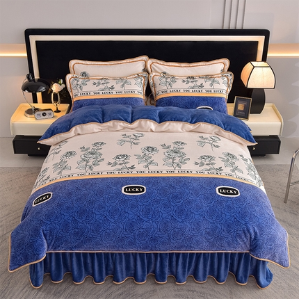 91家纺网 家纺一手货源 找家纺 佳品居 2025新款8斤床裙款牛奶绒四件套 花枝漫舞蓝