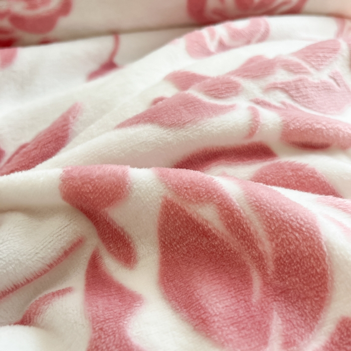 91家纺网 家纺一手货源 找家纺 绘萱家居 2025新款高克重雕花雕印纯色牛奶绒四件套双拼法莱绒珊瑚绒 爱意浓-粉