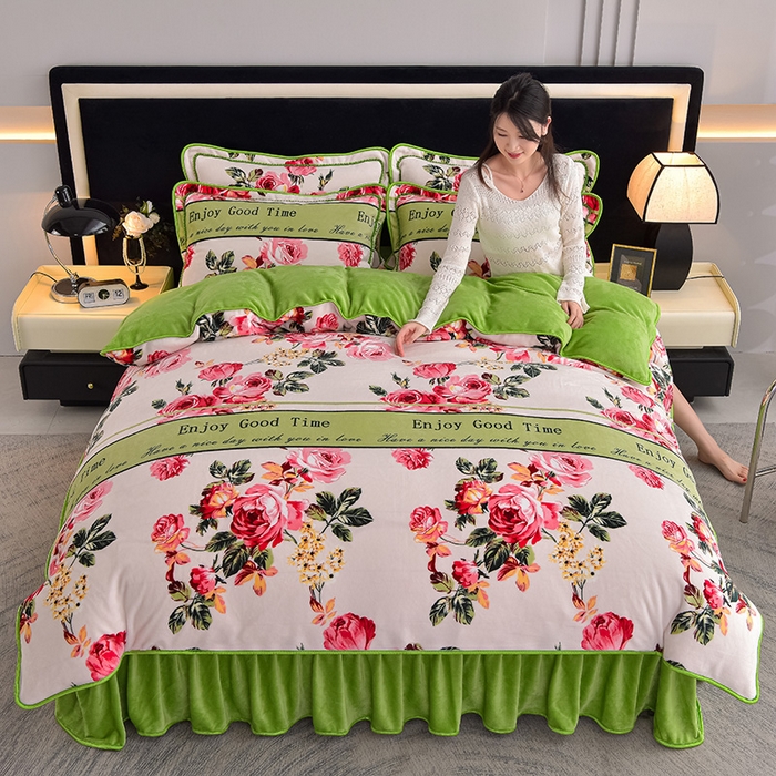 91家纺网 家纺一手货源 找家纺 佳品居 2025新款8斤床裙款牛奶绒四件套 浪漫花语