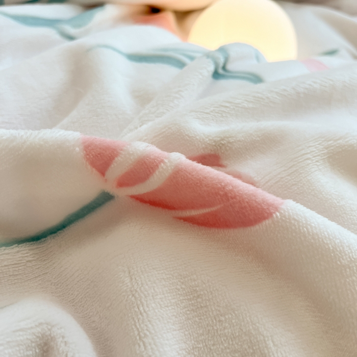 91家纺网 家纺一手货源 找家纺 绘萱家居 2025新款高克重雕花雕印纯色牛奶绒四件套双拼法莱绒珊瑚绒 雕印郁金香-粉