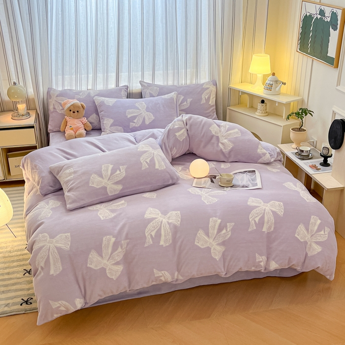 91家纺网 家纺一手货源 找家纺 绘萱家居 2025新款高克重雕花雕印纯色牛奶绒四件套双拼法莱绒珊瑚绒 蝴蝶公主