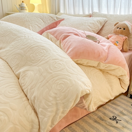 91家纺网 家纺一手货源 找家纺 （总）绘萱家居 2025新款高克重雕花雕印纯色牛奶绒四件套双拼法莱绒珊瑚绒