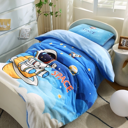 91家纺网 家纺一手货源 找家纺 （总）孩子王家纺 2024新款太空人系列大版双面牛奶绒学生幼儿园系列三件套六件套多件套