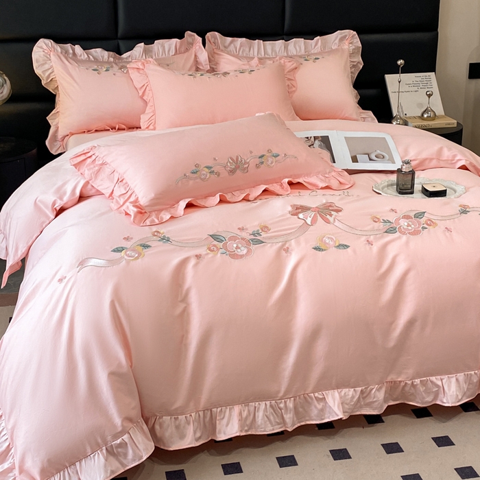 91家纺网 家纺一手货源 找家纺 金麦家纺 2024新款全棉刺绣花边系列四件套 梦蝶粉