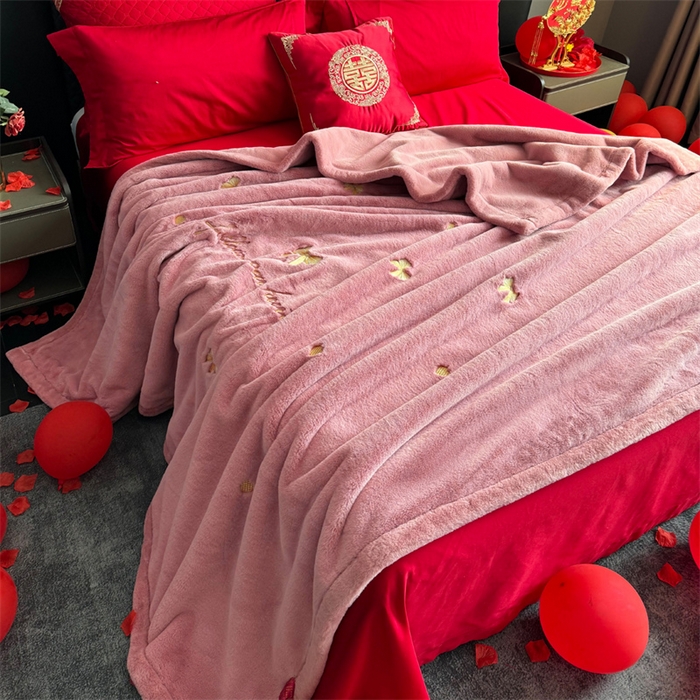 91家纺网 家纺一手货源 找家纺 2024新款仿皮草兔绒精品绣花毛毯毯子 蝴蝶结-粉