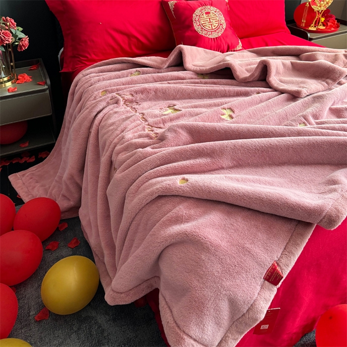 91家纺网 家纺一手货源 找家纺 2024新款仿皮草兔绒精品绣花毛毯毯子 蝴蝶结-粉