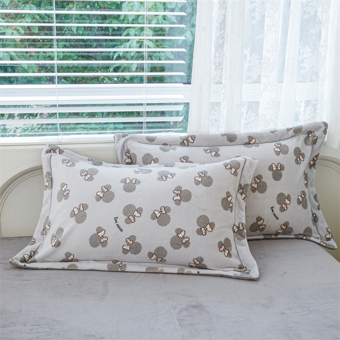 91家纺网 家纺一手货源 找家纺 锦罗绣 2024新款加厚牛奶绒四件套印花四件套单被套 可爱妮妮