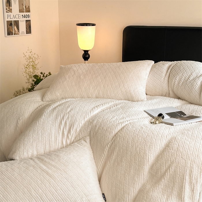 91家纺网 家纺一手货源 找家纺 星座家纺  2025新款泰迪绒提花牛奶绒四件套 奶油白