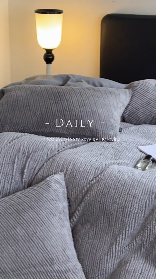 91家纺网 家纺一手货源 找家纺 星座家纺  2025新款泰迪绒提花牛奶绒四件套 雅士灰