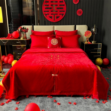 91家纺网 家纺一手货源 找家纺 2024新款仿皮草兔绒精品绣花毛毯毯子 喜成连理