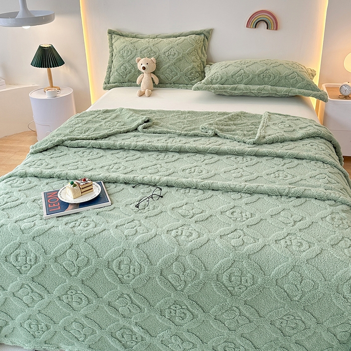 91家纺网 家纺一手货源 找家纺 芸锦豪 2024新款三叶草提花毛毯--卷边款 茶绿