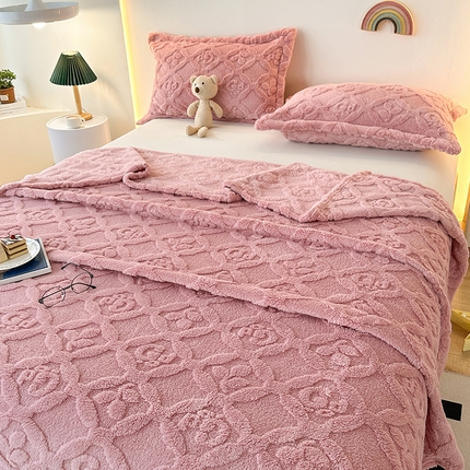 91家纺网 家纺一手货源 找家纺 （总）芸锦豪 2024新款三叶草提花毛毯--卷边款