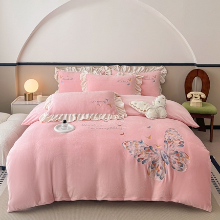 91家纺网 家纺一手货源 找家纺 （总）橘子家 2024新款直播爆款推荐牛奶绒绣花四件套-蝶舞