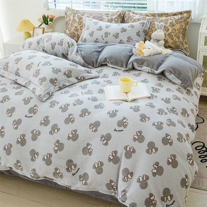 91家纺网 家纺一手货源 找家纺 锦罗绣 2024新款加厚牛奶绒四件套印花四件套单被套 可爱妮妮