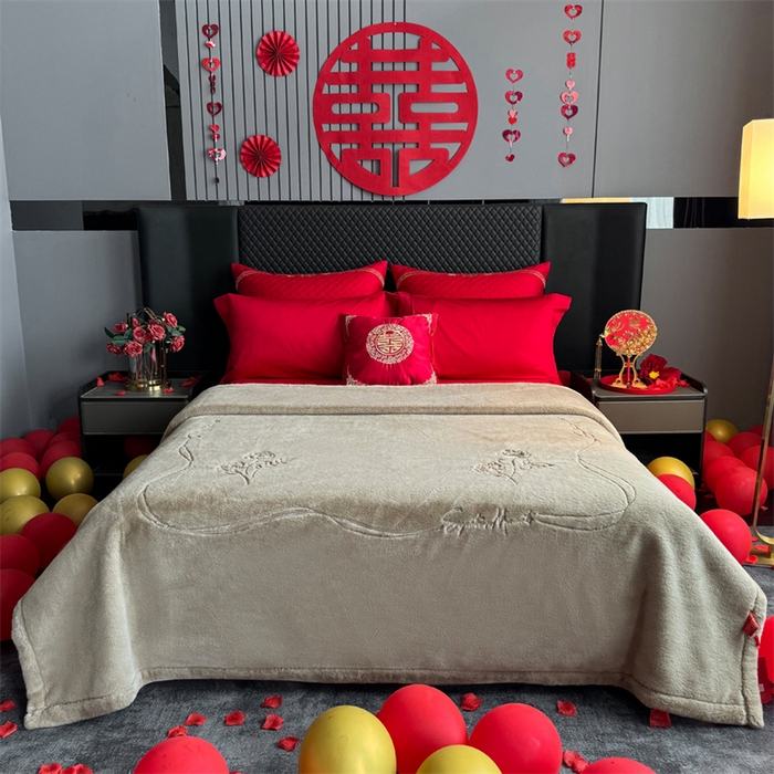 91家纺网 家纺一手货源 找家纺 2024新款仿皮草兔绒精品绣花毛毯毯子 甜蜜爱恋-米驼