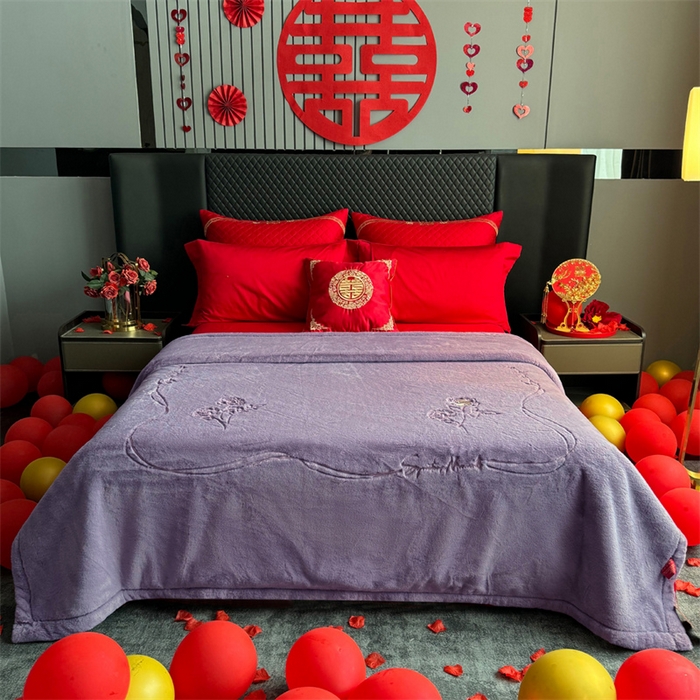 91家纺网 家纺一手货源 找家纺 2024新款仿皮草兔绒精品绣花毛毯毯子 甜蜜爱恋-紫