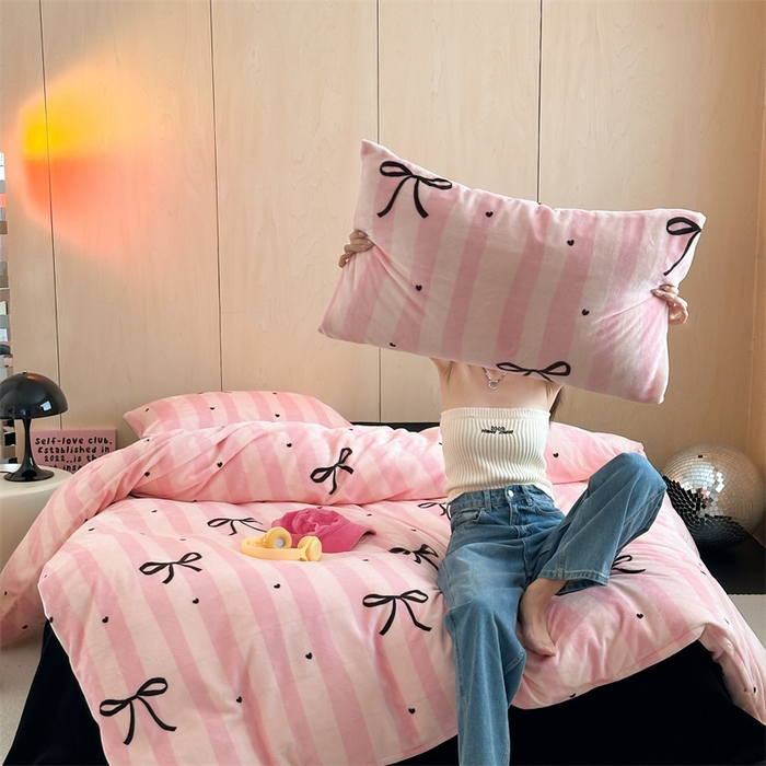 91家纺网 家纺一手货源 找家纺 呗旺鹿 2024新款小红书爆款牛奶绒印花四件套 若颜