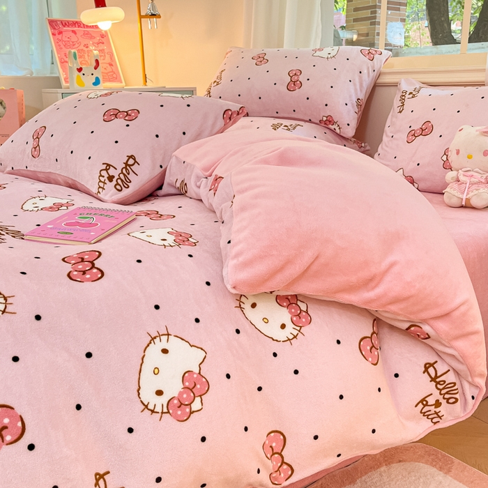 91家纺网 家纺一手货源 找家纺 2024新品正版三丽鸥授权卡通加厚高克重牛奶绒系列四件套 绒三丽鸥-点点kitty