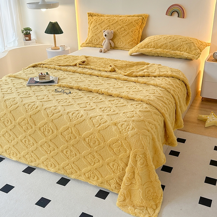 91家纺网 家纺一手货源 找家纺 芸锦豪 2024新款三叶草提花毛毯--卷边款 姜黄