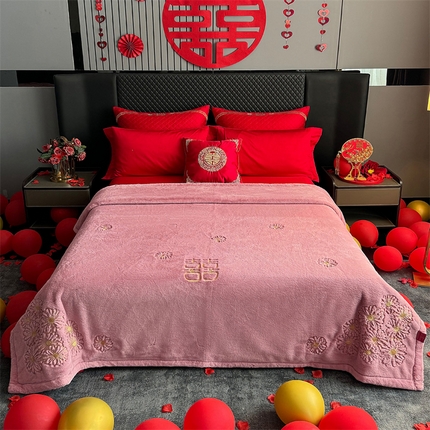 91家纺网 家纺一手货源 找家纺 2024新款仿皮草兔绒精品绣花毛毯毯子 柔情密意-粉