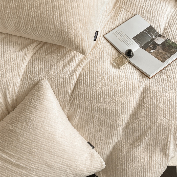 91家纺网 家纺一手货源 找家纺 星座家纺  2025新款泰迪绒提花牛奶绒四件套 奶油白