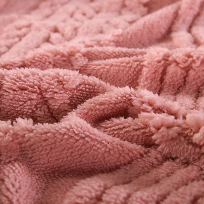 91家纺网 家纺一手货源 找家纺 巴木赫 2024新款8字配色双层羊羔绒毛毯 樱花粉