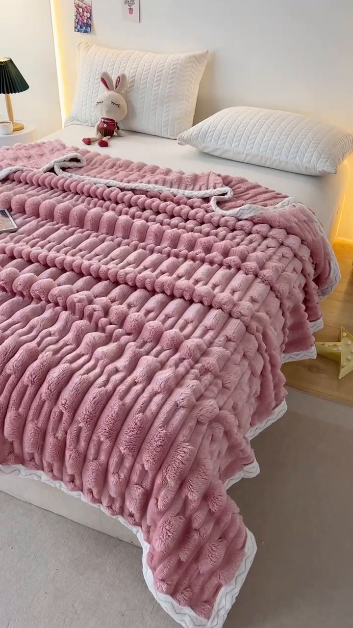 91家纺网 家纺一手货源 找家纺 肖恩 2025新款跨境外贸仿裘皮兔毛毯竹节毛毯 玫瑰粉