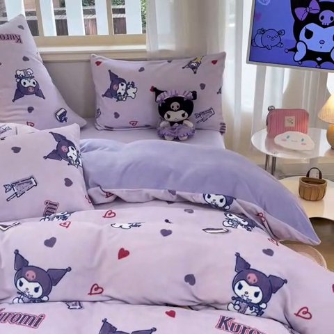 91家纺网 家纺一手货源 找家纺 2024新品正版三丽鸥授权卡通加厚高克重牛奶绒系列四件套 绒三丽鸥-紫心库洛米