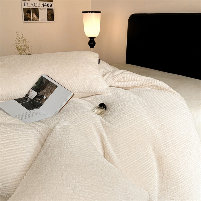 91家纺网 家纺一手货源 找家纺 星座家纺  2025新款泰迪绒提花牛奶绒四件套 奶油白