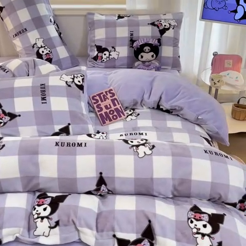 91家纺网 家纺一手货源 找家纺 2024新品正版三丽鸥授权卡通加厚高克重牛奶绒系列四件套 绒三丽鸥-紫格蝴蝶结库洛米