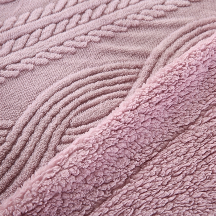 91家纺网 家纺一手货源 找家纺 巴木赫 2024新款8字配色双层羊羔绒毛毯 浅紫