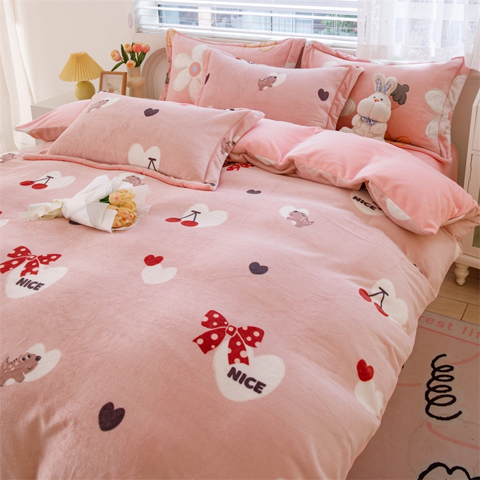91家纺网 家纺一手货源 找家纺 锦罗绣 2024新款加厚牛奶绒四件套印花四件套单被套 少女心