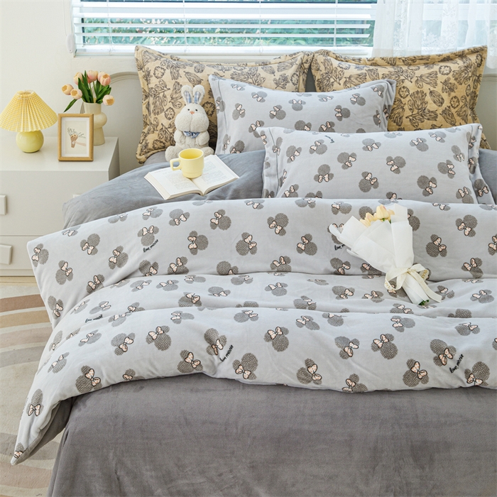 91家纺网 家纺一手货源 找家纺 锦罗绣 2024新款加厚牛奶绒四件套印花四件套单被套 可爱妮妮