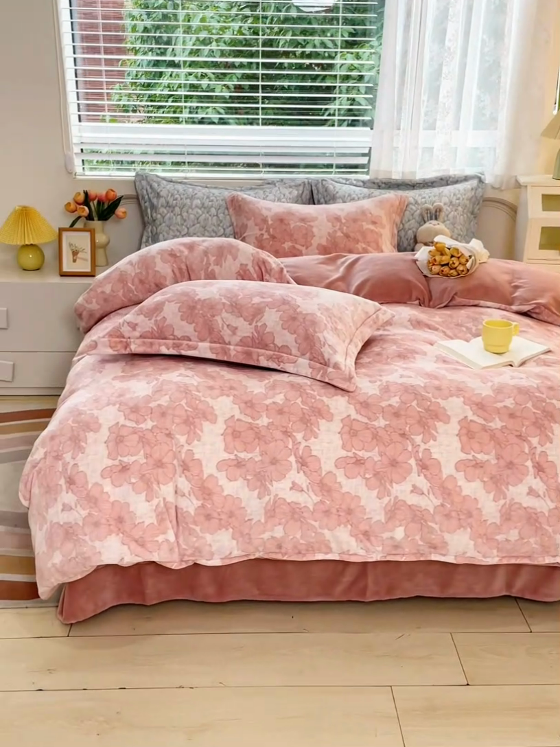 91家纺网 家纺一手货源 找家纺 锦罗绣 2024新款加厚牛奶绒四件套印花四件套单被套 佳期如梦-胭粉