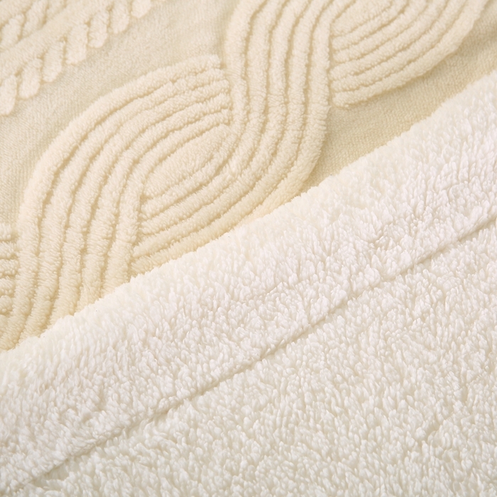 91家纺网 家纺一手货源 找家纺 巴木赫 2024新款8字配色双层羊羔绒毛毯 白色