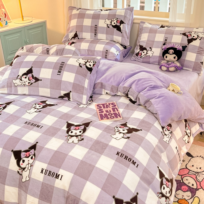 91家纺网 家纺一手货源 找家纺 2024新品正版三丽鸥授权卡通加厚高克重牛奶绒系列四件套 绒三丽鸥-紫格蝴蝶结库洛米